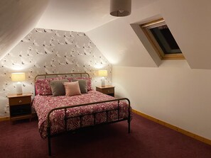 3 slaapkamers, een strijkplank/strijkijzer, gratis wifi, beddengoed