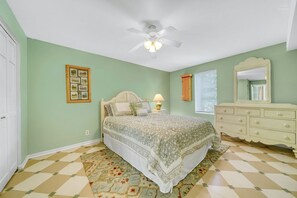 3 bedrooms, desk, iron/ironing board, WiFi