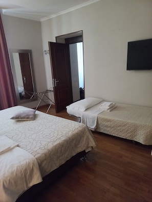 3 bedrooms, iron/ironing board, travel crib, free WiFi - Stefano House Apartment Trevi Fountain  (Roma)
