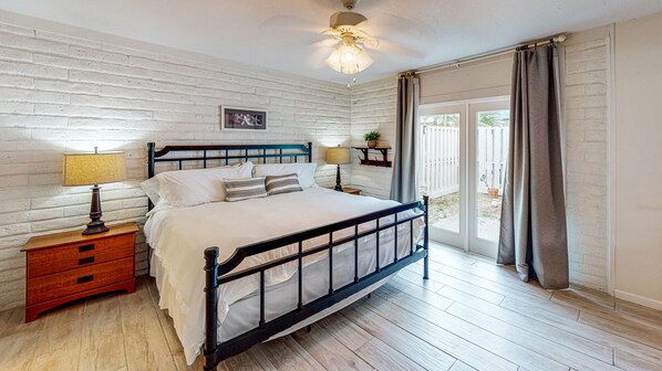 2 bedrooms, desk, free WiFi, bed sheets