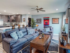 TV - Second Floor Condo, Shared Pool, Grills and Boardwalk (Port Aransas)