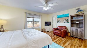 1 bedroom, free WiFi, bed sheets - Pet Friendly, Second Floor Condo, Shared Pool, Grills and Boardwalk (Port Aransas)