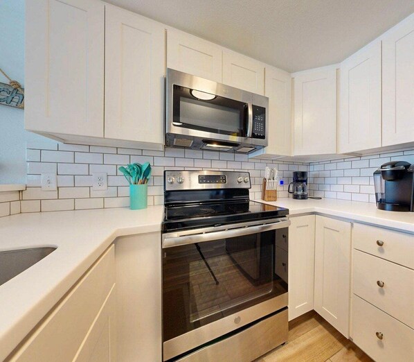 Fridge, microwave, oven, stovetop - Second Floor Condo, Shared Pool, Grills and Boardwalk (Port Aransas)