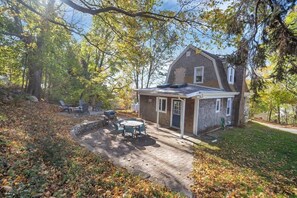 Exterior - Fair Winds | Twin Charmer Walk to Downtown Mystic! (Mystic)