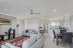 TV - Surf, Sea and Sand - Surf, Sea and Sand, East Ballina (East Ballina)