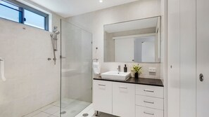 Doccia, asciugacapelli, asciugamani