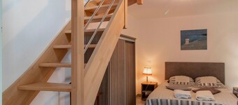 Charming Cottage in Loire Valley Vineyards with Modern Comfort and Garden Access