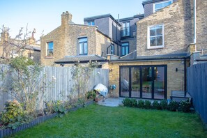 บ้านพักเบสิก, หลายเตียง | บริเวณภายนอก