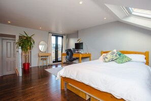 บ้านพักเบสิก, หลายเตียง | 4 ห้องนอน, พื้นที่ทำงานแบบใช้แล็ปท็อป, เตารีด/โต๊ะรีดผ้า