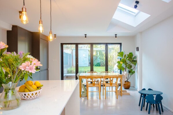 บ้านพักเบสิก, หลายเตียง | ครัวส่วนตัว | ตู้เย็น, ไมโครเวฟ, เตาอบ, เตาประกอบอาหาร