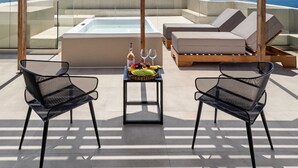 A wooden pergola with a glass balustrade overlooking a pool and lounge area. - Cabana Blu Hotel & Suites (Kos)