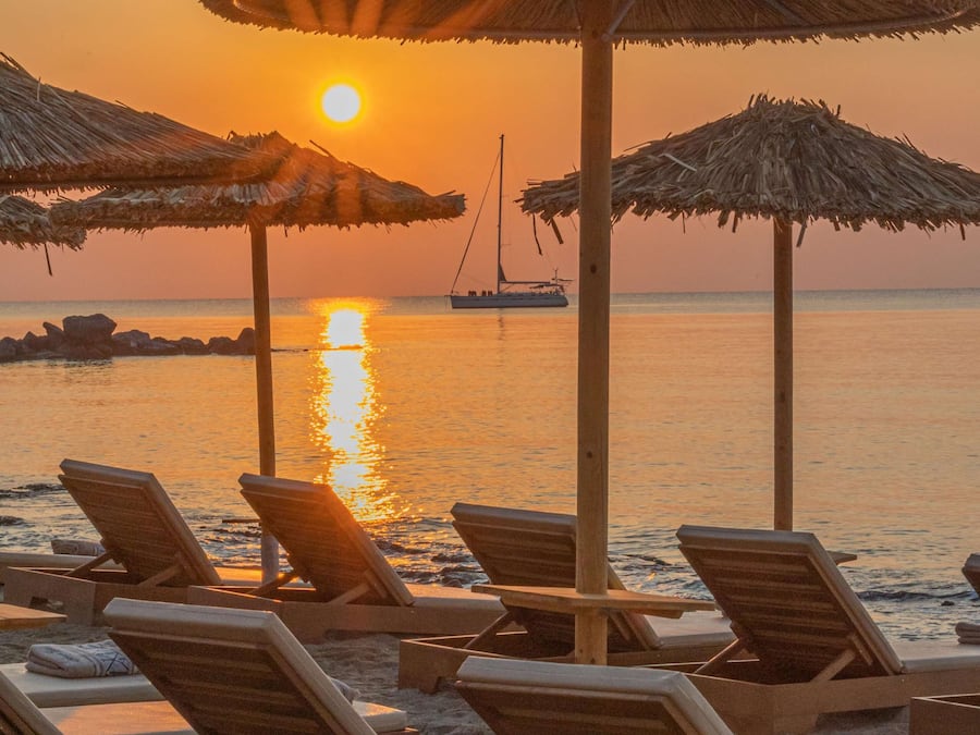 Private beach nearby, free beach cabanas, sun-loungers, beach umbrellas