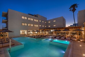 Fachada del alojamiento - Noche