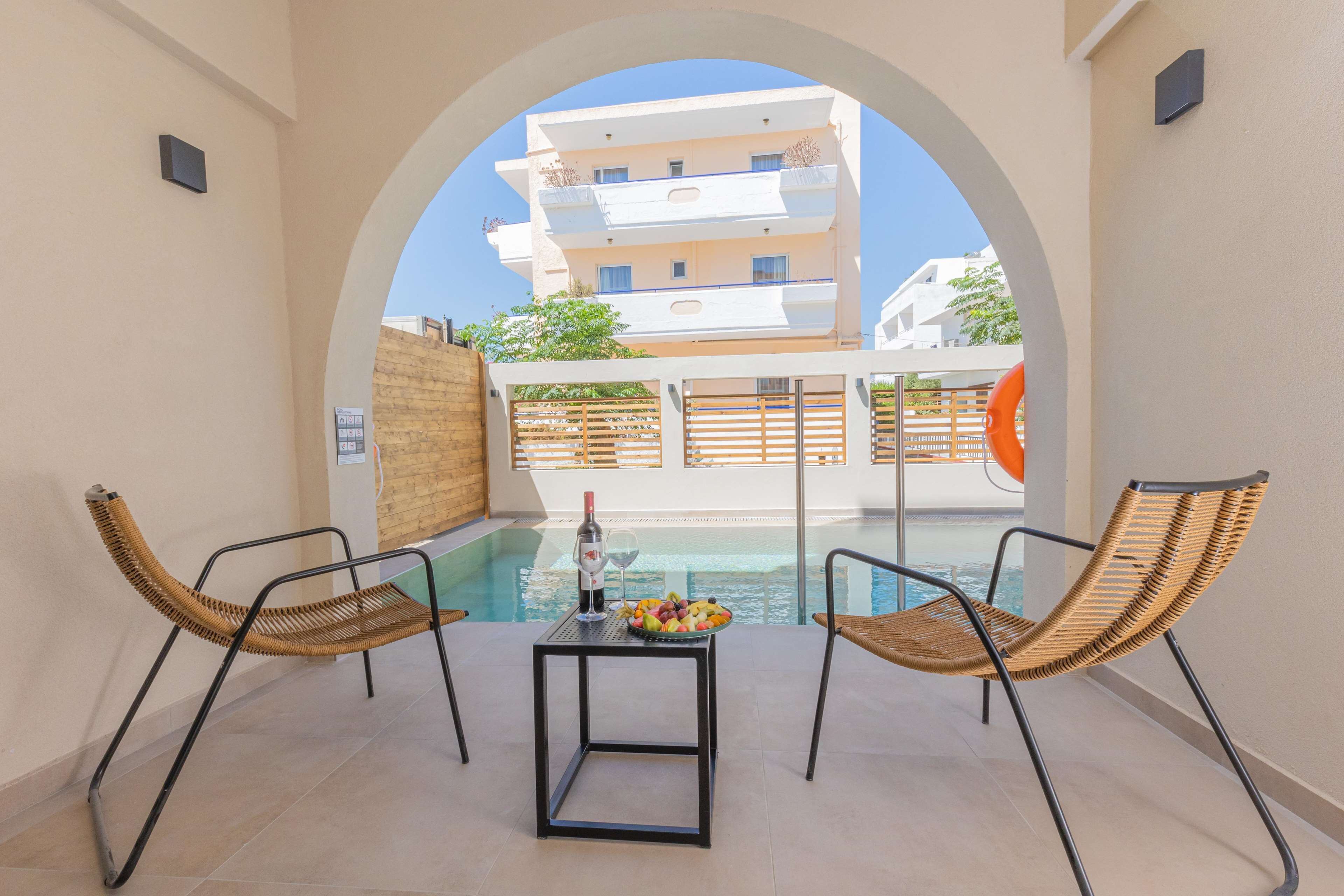 Junior Suite, Garden View (Sharing Pool)