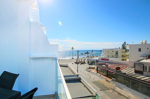 Phaedrus Living: Seaside Residence Lighthouse 70