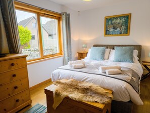 4 habitaciones, escritorio, tabla de planchar con plancha y wifi gratis 