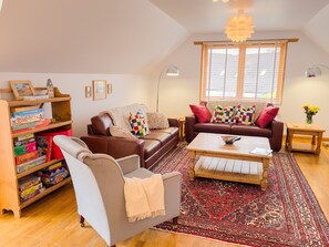 Fernseher, Kamin, DVD-Player, Bücher