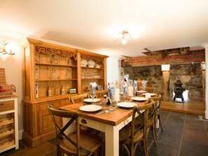 Dining - The Maltings - Highland lodge with hot tub and summer house (Nethy Bridge)