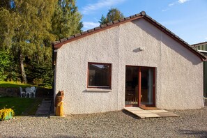 Exterior - Druim an Lochain Cottage - farmstay in The Cairngorms (Feshie Bridge)