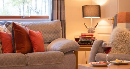 Druim an Lochain Cottage - farmstay in The Cairngorms