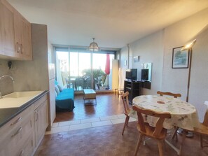 Interior - Cozy Studio for 2 with Terrace, Kitchen, Elevator Access, Near Beach – Agde (Cap d'Agde naturisme)