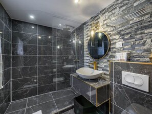 Hårtork och handdukar