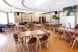 Dining - Gannan Normal University International Academic Exchange Center (Ganzhou)