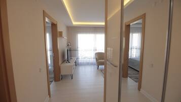 1 Schlafzimmer, Minibar, Schreibtisch, schallisolierte Zimmer