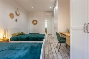 2 bedrooms, Internet - GuestHost - Apartment located on the first floor of a building with a lift.In 75 square meters of space, it comfortably accommodates 6 people with two double bedrooms and a sofa bed in the living room.Connected with the city center and with all points of (Bologna)
