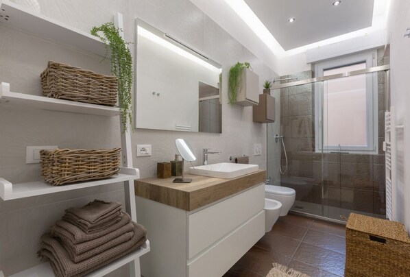 Douche, bidet