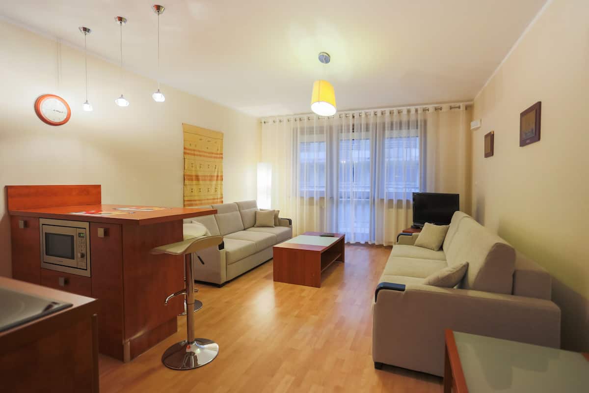 Standard Studio Suite | 2 bedrooms, iron/ironing board, free WiFi, bed sheets