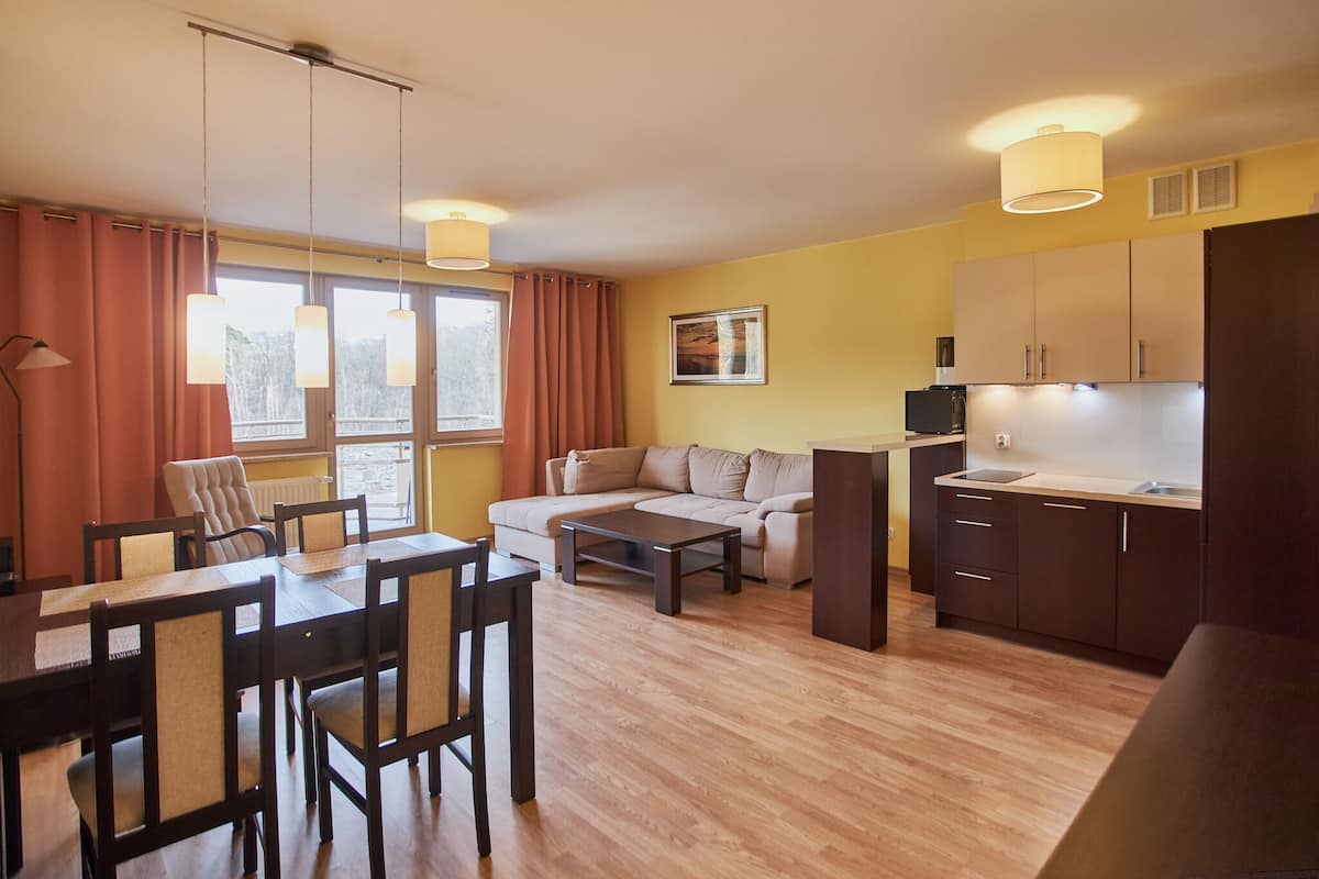 Superior Apartment | 2 bedrooms, iron/ironing board, free WiFi, bed sheets