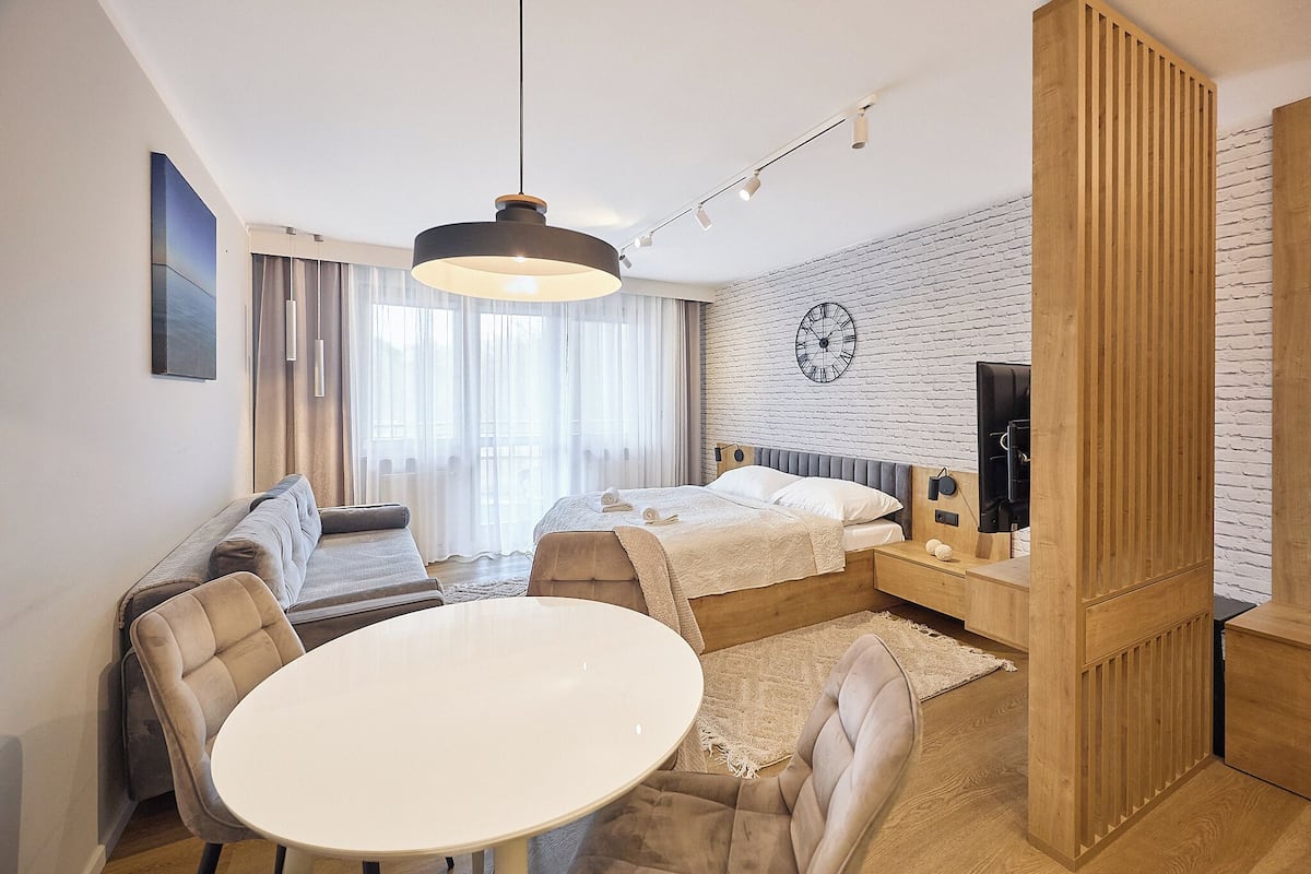 Premium Studio Suite | Individually decorated, individually furnished, iron/ironing board