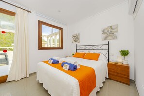 3 chambres, fer et planche à repasser, Wi-Fi gratuit, draps fournis