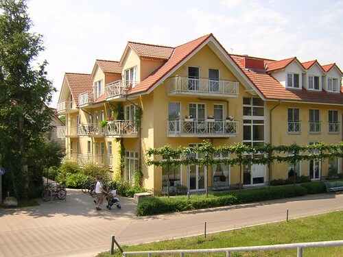 Vacation accommodation close to the beach for up to 2 people on the Zingst dyke | underground parking | WLAN