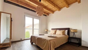 Villa | 3 bedrooms, iron/ironing board, WiFi (free), bed sheets - Luxury Villa With Pool & Jacuzzy 8 Min From Mostar (Mostar)