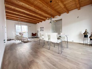 Villa | Privat køkken | Køleskab, mikrobølgeovn, ovn, kogeplade