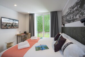 Phòng đôi Tiêu chuẩn, 2 giường đơn | Minibar, bàn, truy cập Internet không dây miễn phí, trang trí khác biệt