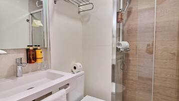 Shower, towels