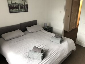 Apartment, Multiple Beds | 2 bedrooms, iron/ironing board, free WiFi, bed sheets - Lovely 2-bed Apartment in Solihull (Solihull)
