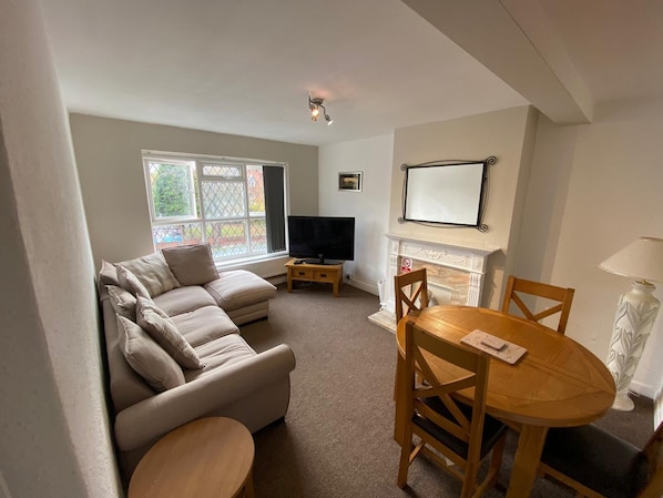 Apartment, Multiple Beds | Living room