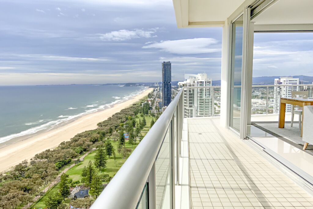 2 Level 3 bedroom luxury apartment with 180 degree views — image 13
