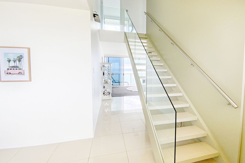 2 Level 3 bedroom luxury apartment with 180 degree views — image 5
