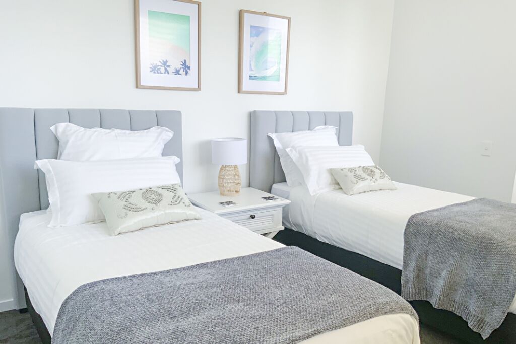 2 Level 3 bedroom luxury apartment with 180 degree views — image 11