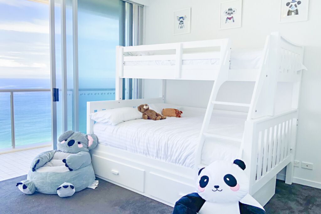 2 Level 3 bedroom luxury apartment with 180 degree views — image 10