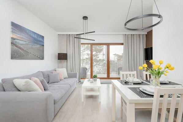 Apartment, 2 Schlafzimmer, Balkon, Meerblick | Wohnzimmer