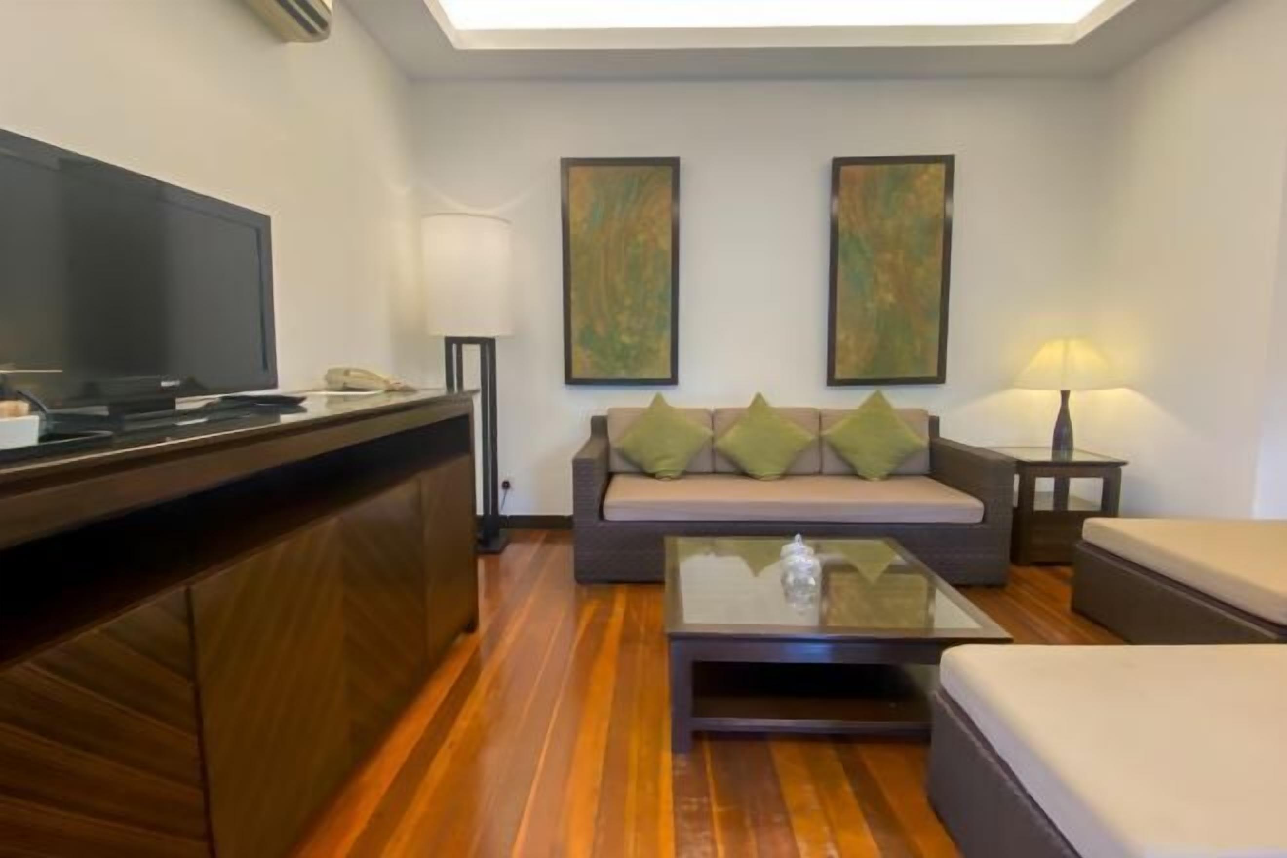 Oppholdsområde | En 42-tommers Flatskjerm-TV med kabel-kanaler samt TV