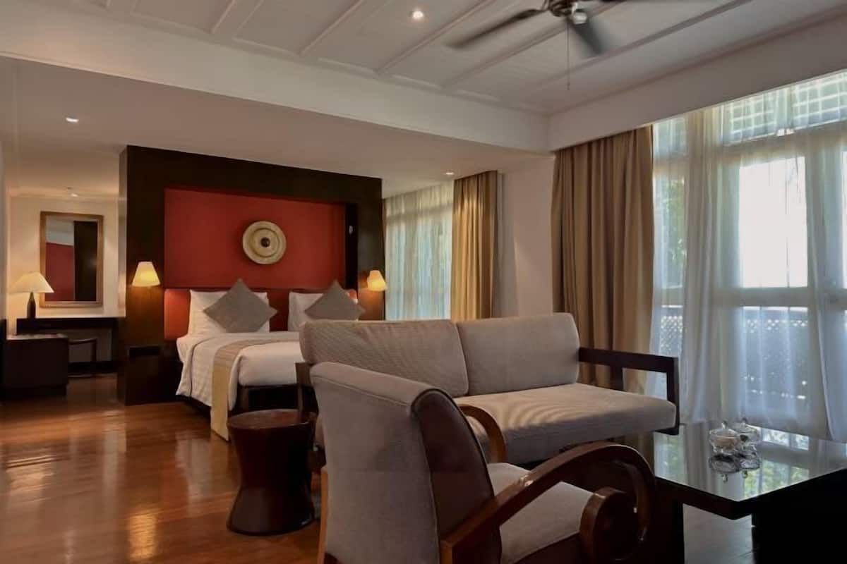 Minibar, safe på rommet, individuelt innredet og skrivebord