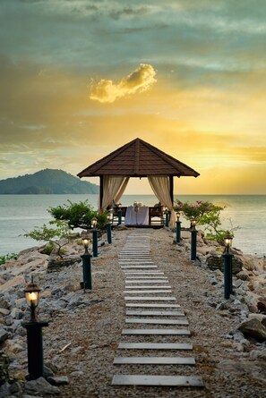 Tempat makan pasangan