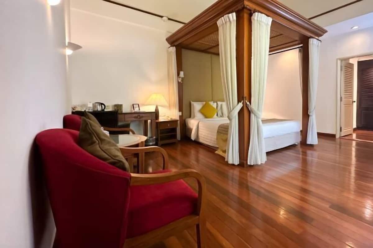 Minibar, safe på rommet, individuelt innredet og skrivebord